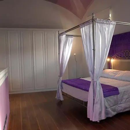מלון Castello Di Pontebosio Luxury 4*